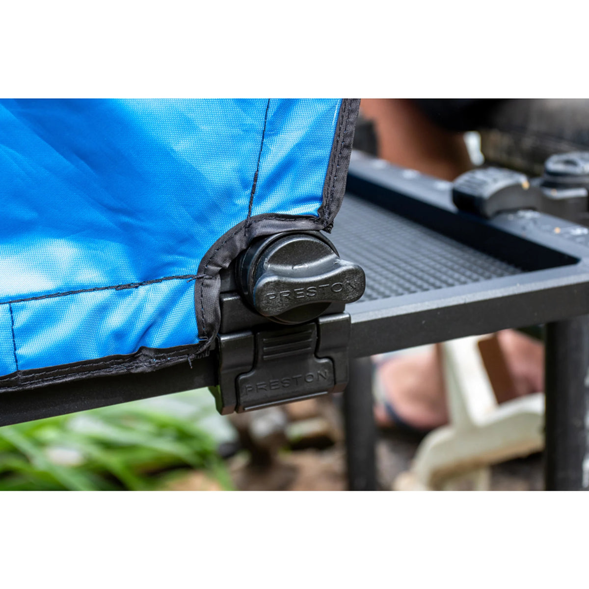 Preston Ventalite Hoodie Side Tray XL – bevestigingsklem van aaskap