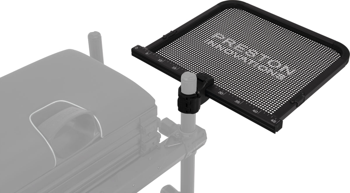 Preston Ventalite Small Side Tray – aastafel gemonteerd aan een zitkistpoot, met de zitkist als montagecontext