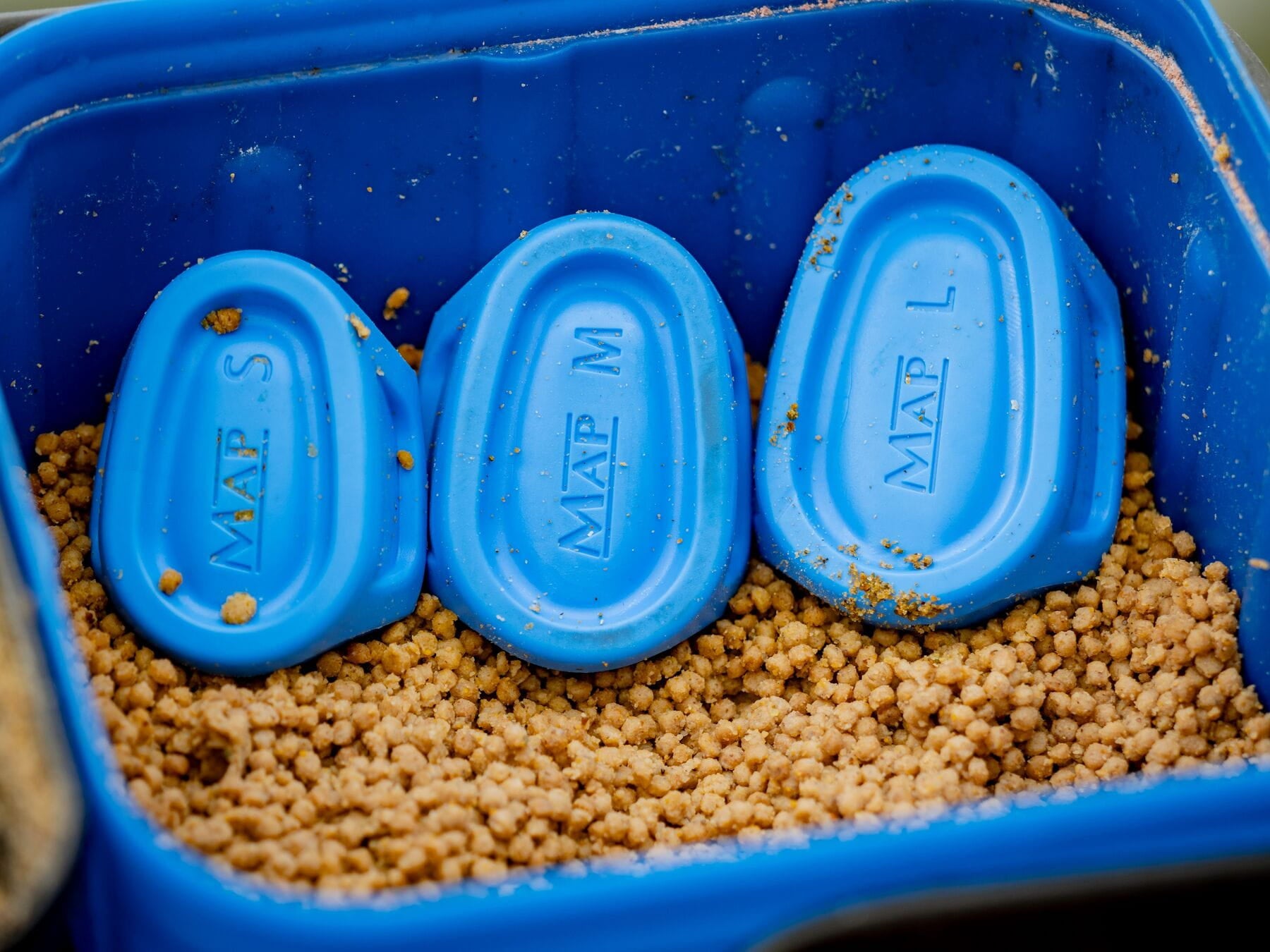 Map embed method feeder mould