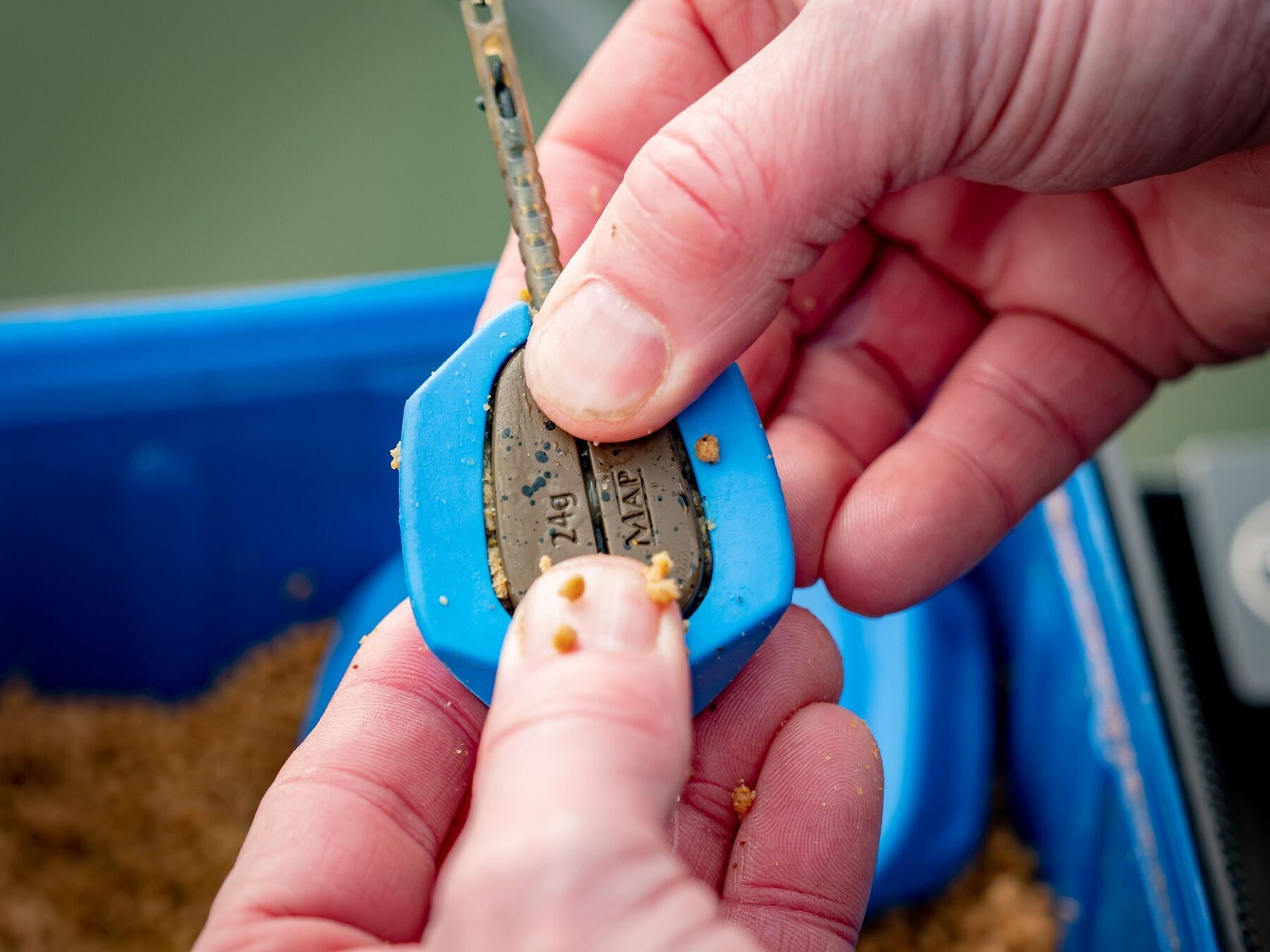 Map embed method feeder mould