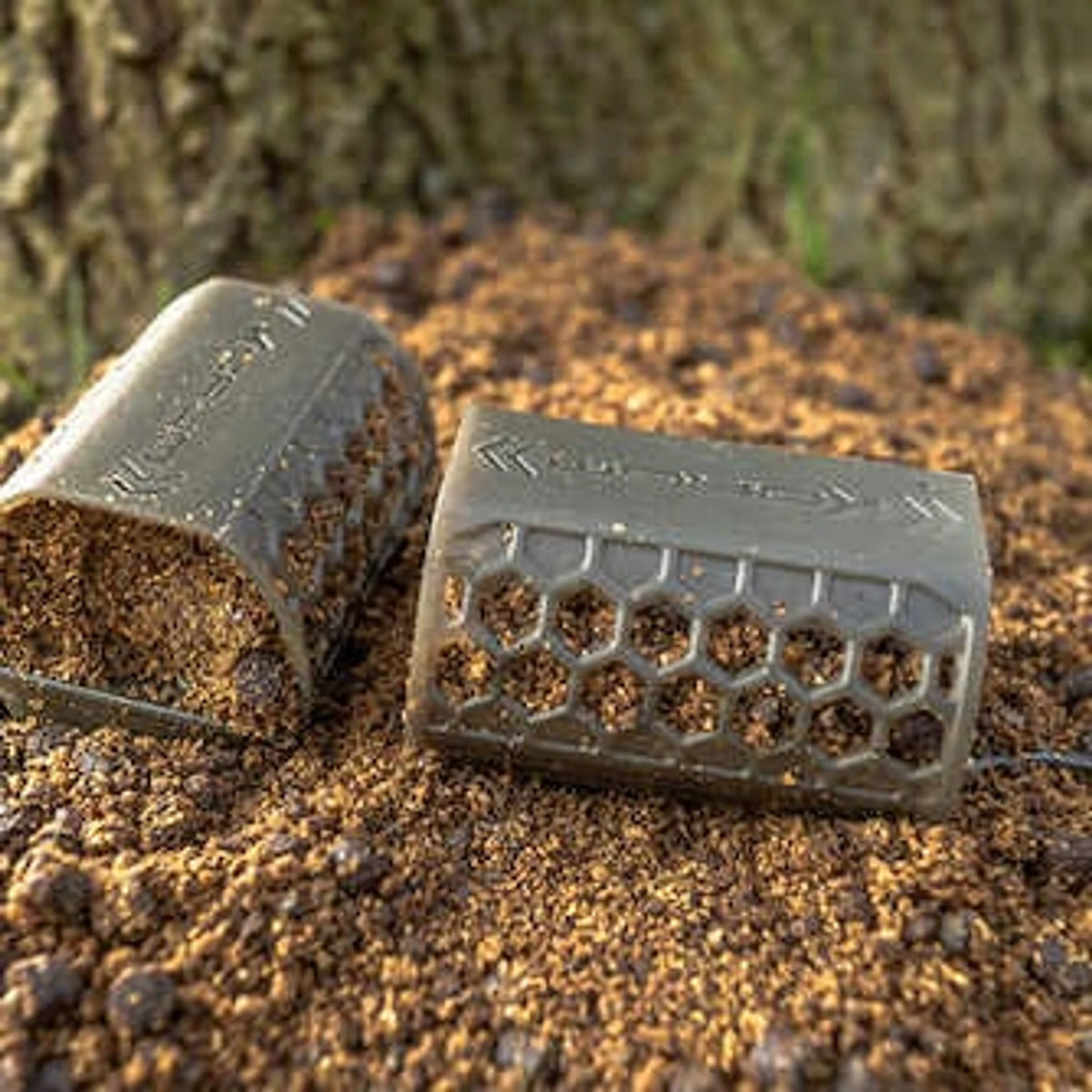 Korum River Feeders gevuld met grondvoer