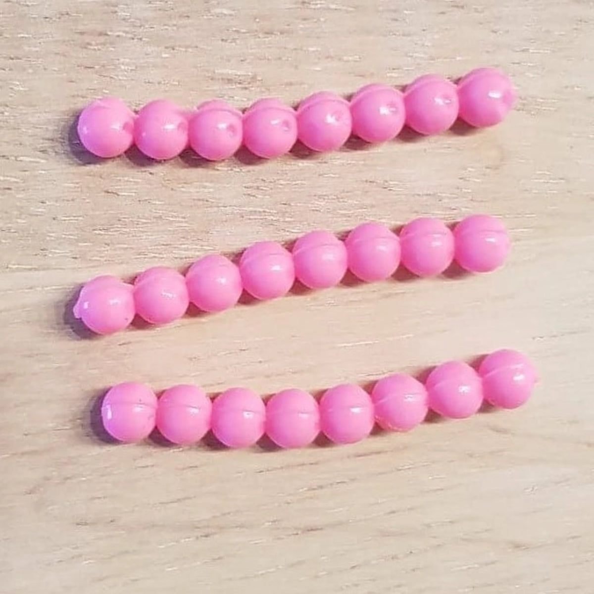 Fishing Things Softy's roze zachte kunstaasbolletjes in rijen