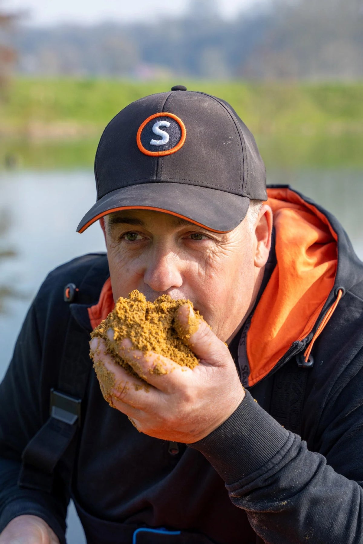 Super Crush Meaty Mussel Mix 2kg – Grondvoer met Mosselmeel – gebruiksfoto – 2048px rebuild