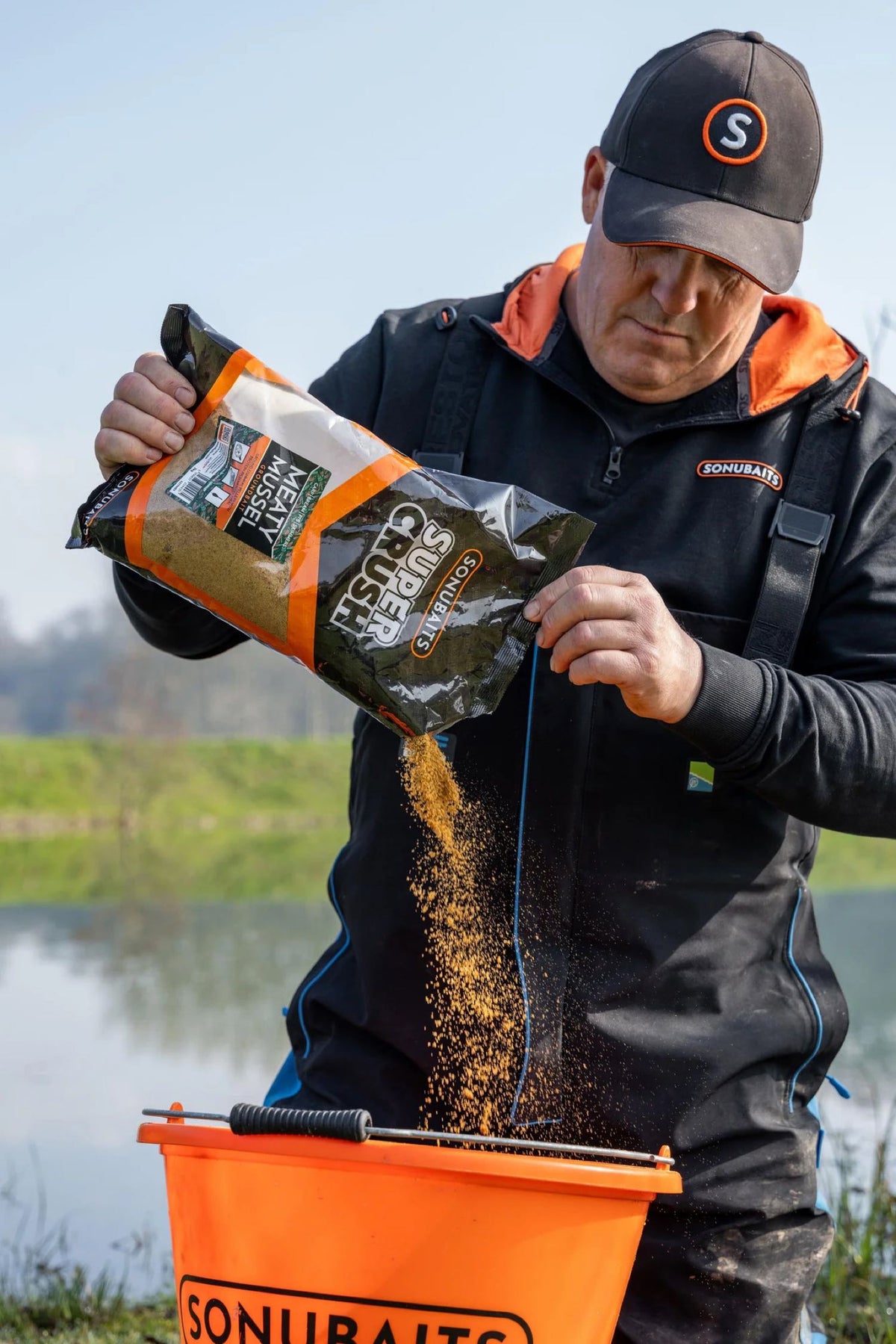 Super Crush Meaty Mussel Mix 2kg – Grondvoer met Mosselmeel – gebruiksfoto – 2048px rebuild