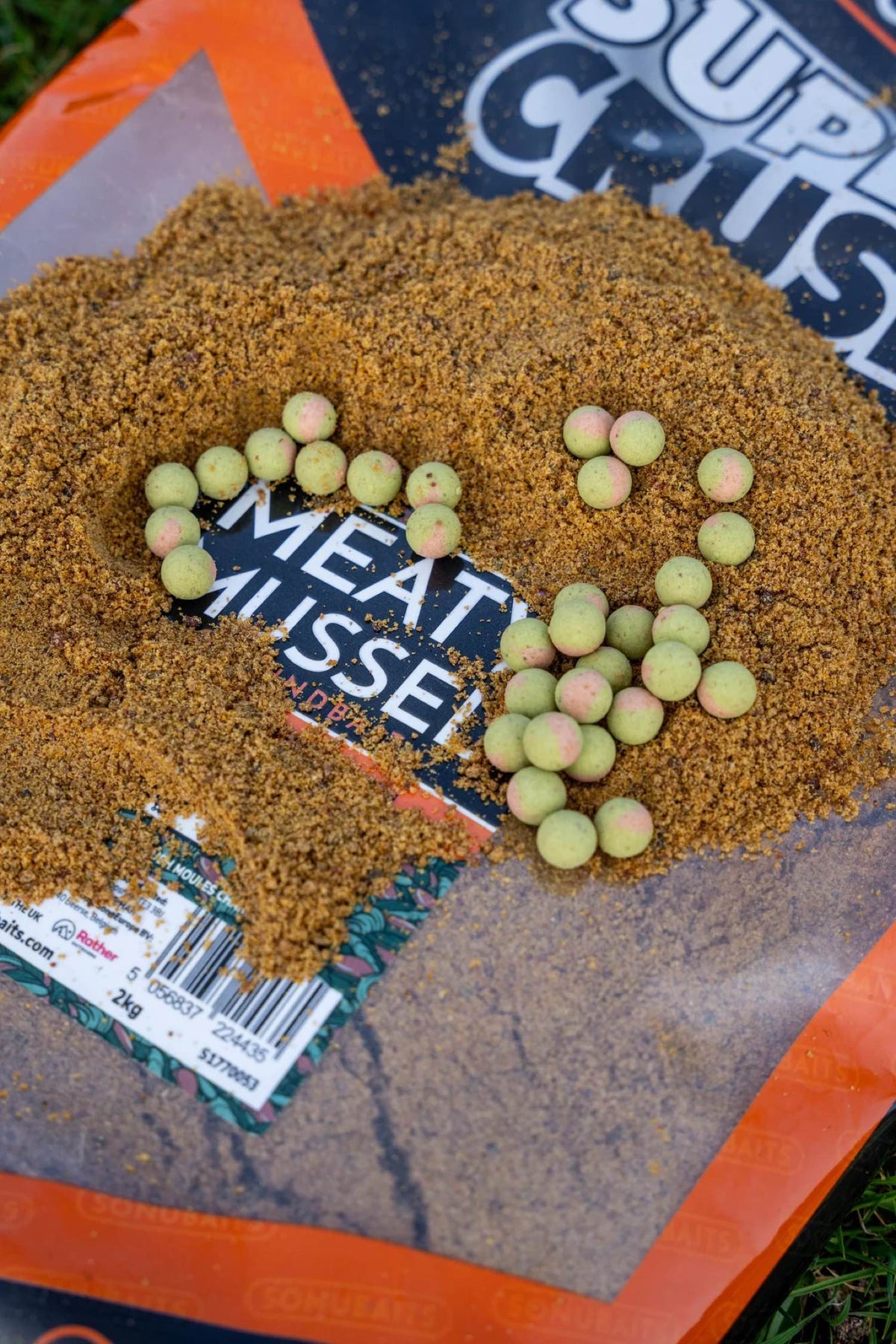 Super Crush Meaty Mussel Mix 2kg – Grondvoer met Mosselmeel – gebruiksfoto – 2048px rebuild