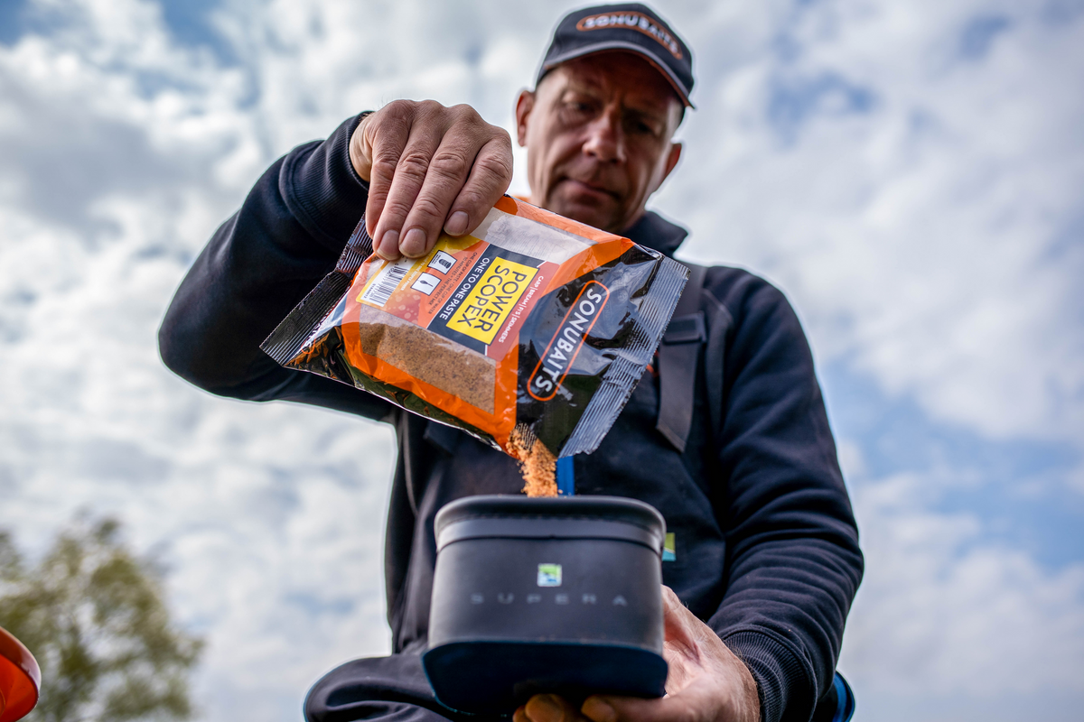 Sonubaits Super Crush Power Scopex grondvoer in gebruik