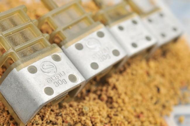 Guru Commercial Cage Feeder Voerkorven