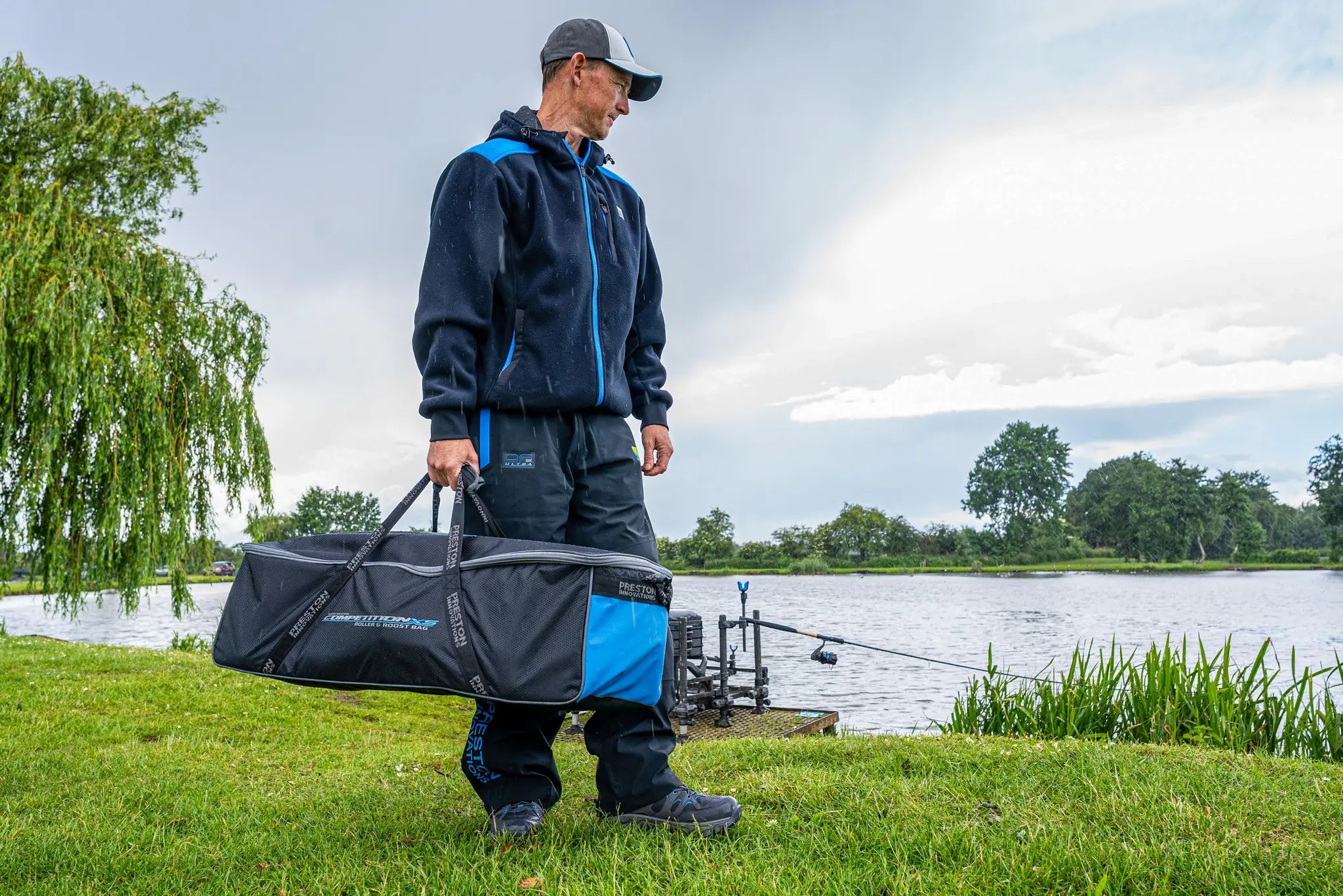 Preston Competition XS Roller & Roost Bag gedragen