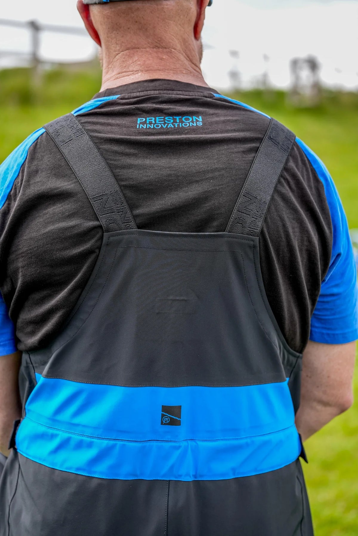 Preston DF Ultra 25K Bib & Brace gedragen van achteren