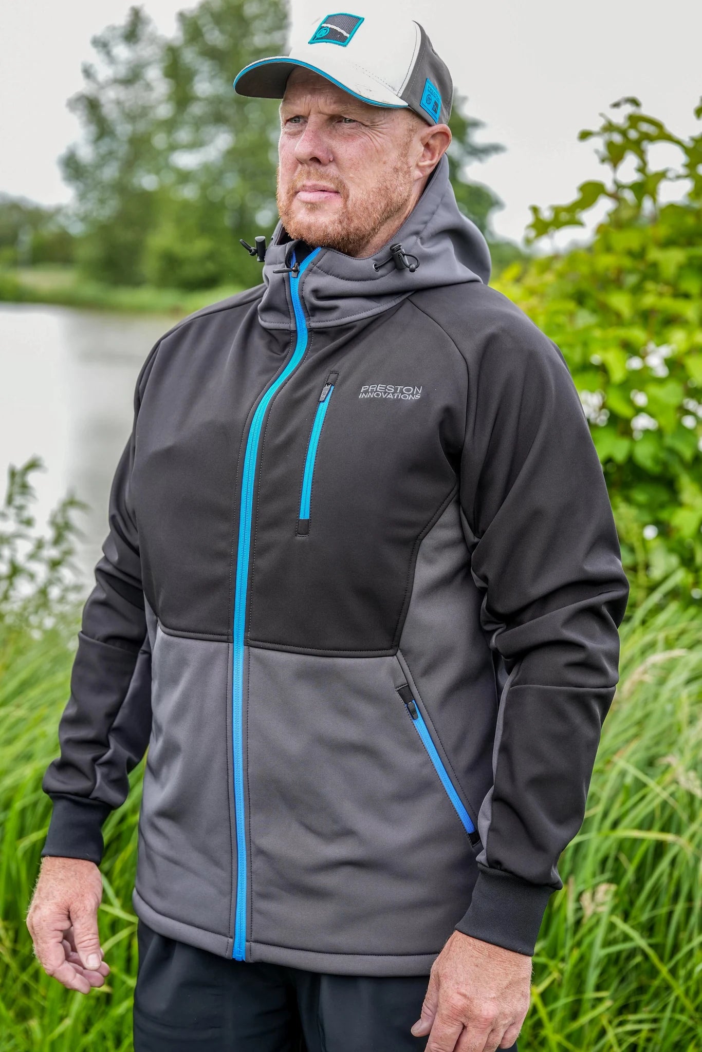 Preston Softshell Jacket gedragen aan de waterkant