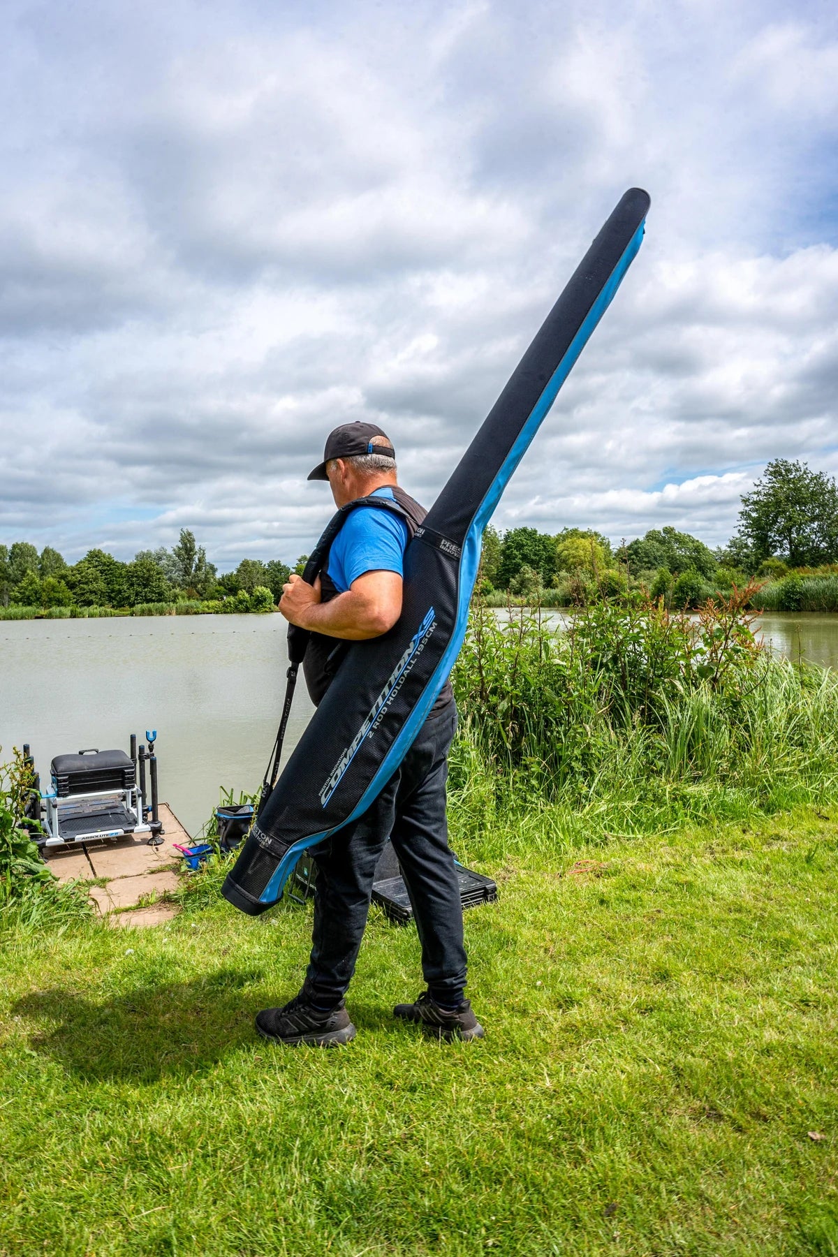 Preston Competition XS 2 Rod Holdall 195cm gedragen aan de waterkant