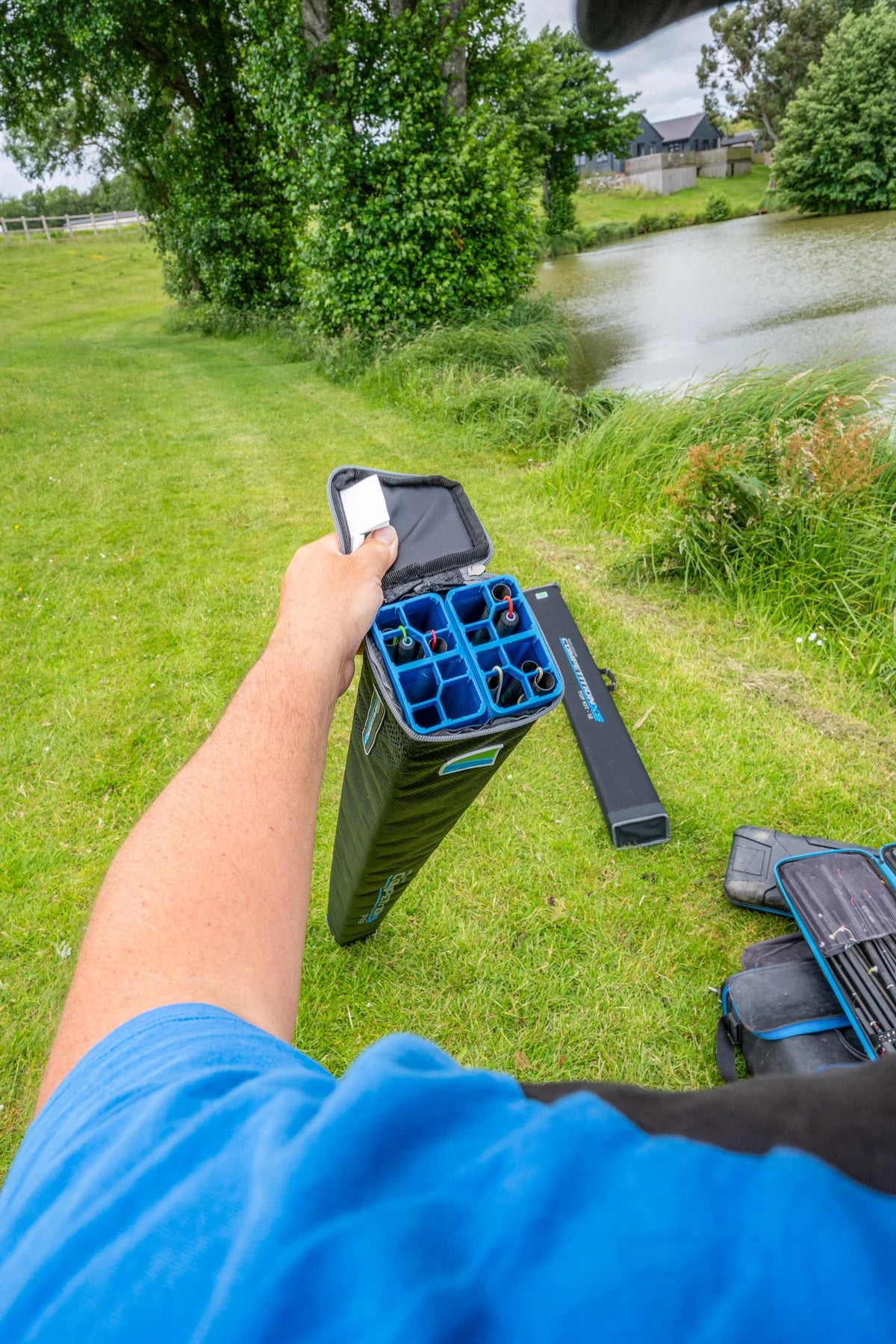Preston Competition XS Top Kit Case Long 8 geopende vakverdeling in gebruik