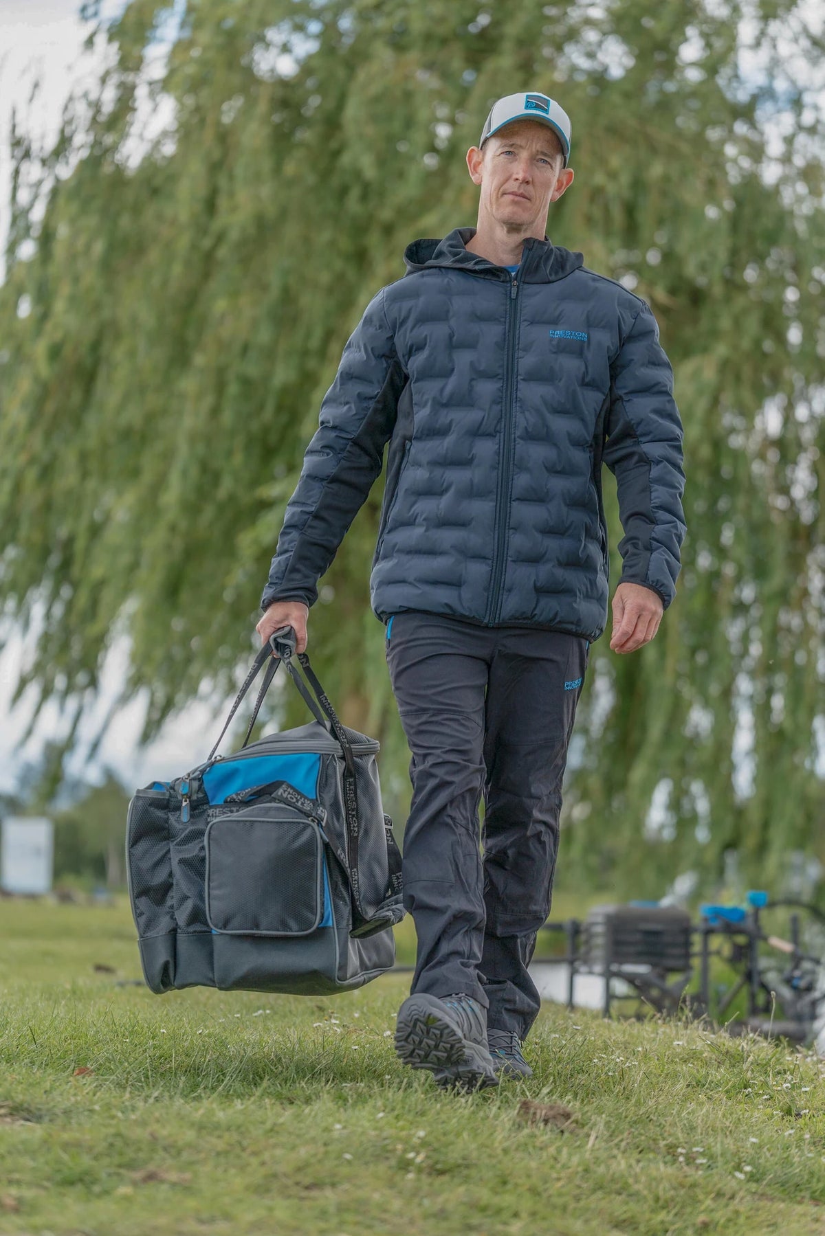 Preston DuraTech Hybrid Jacket gedragen tijdens het lopen