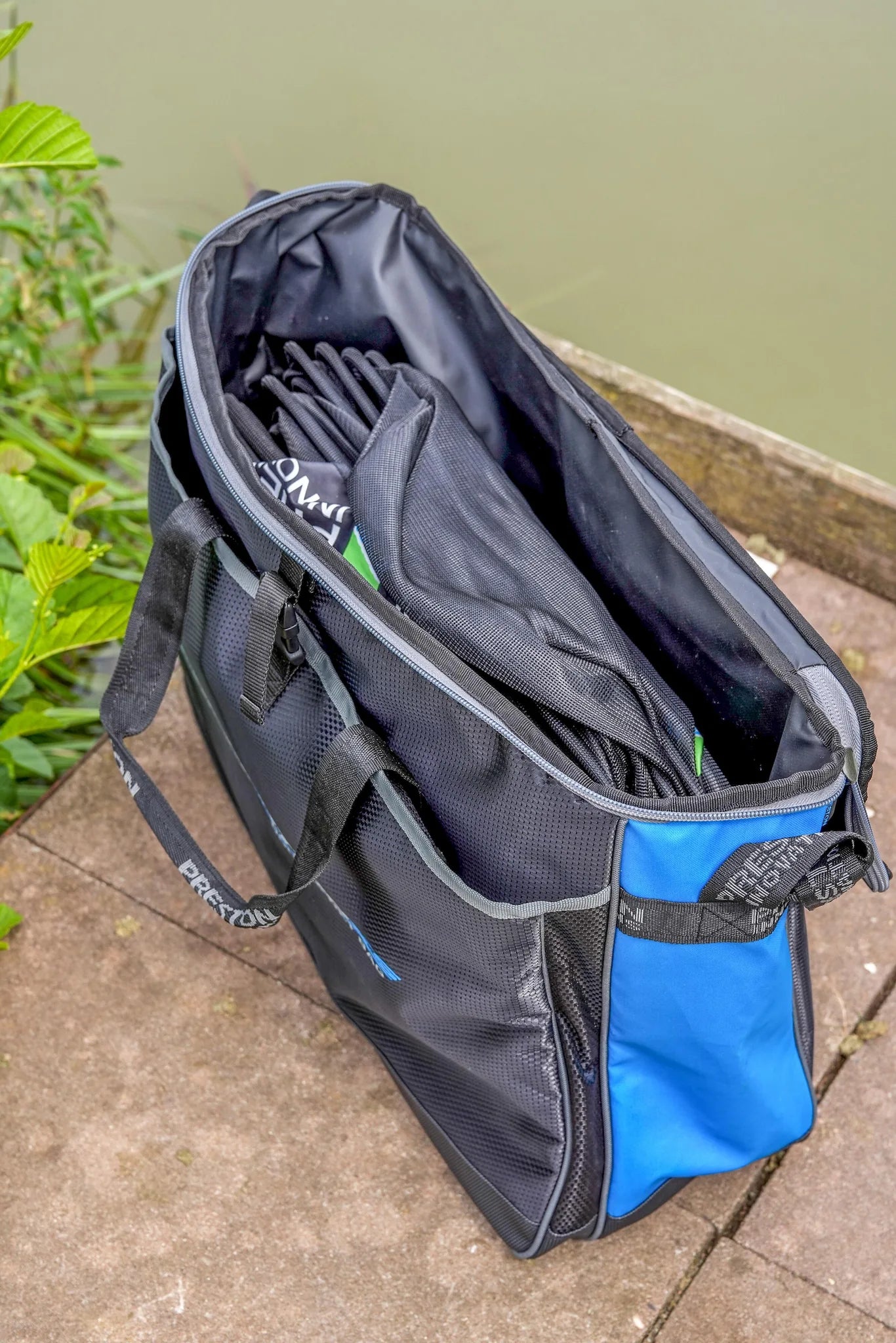 Preston Competition XS Double Net Bag geopend met leefnetten
