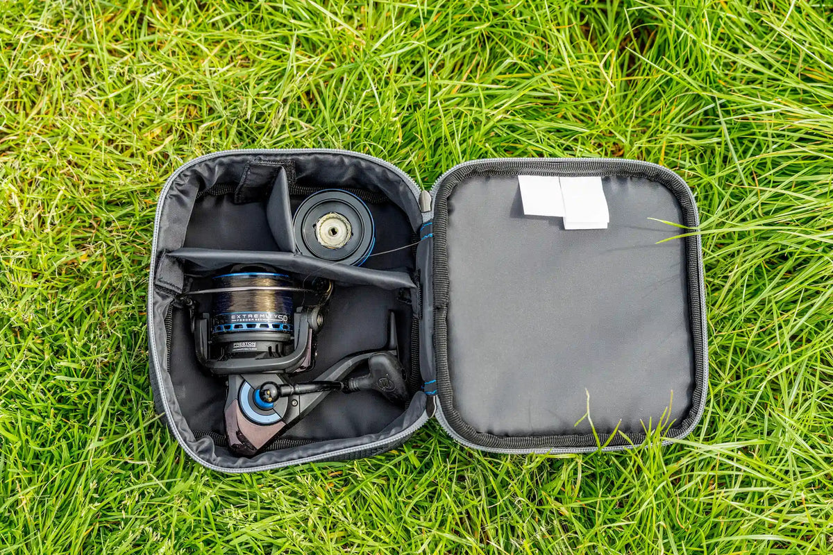 Preston Competition XS Reel Case met molens in bovenaanzicht