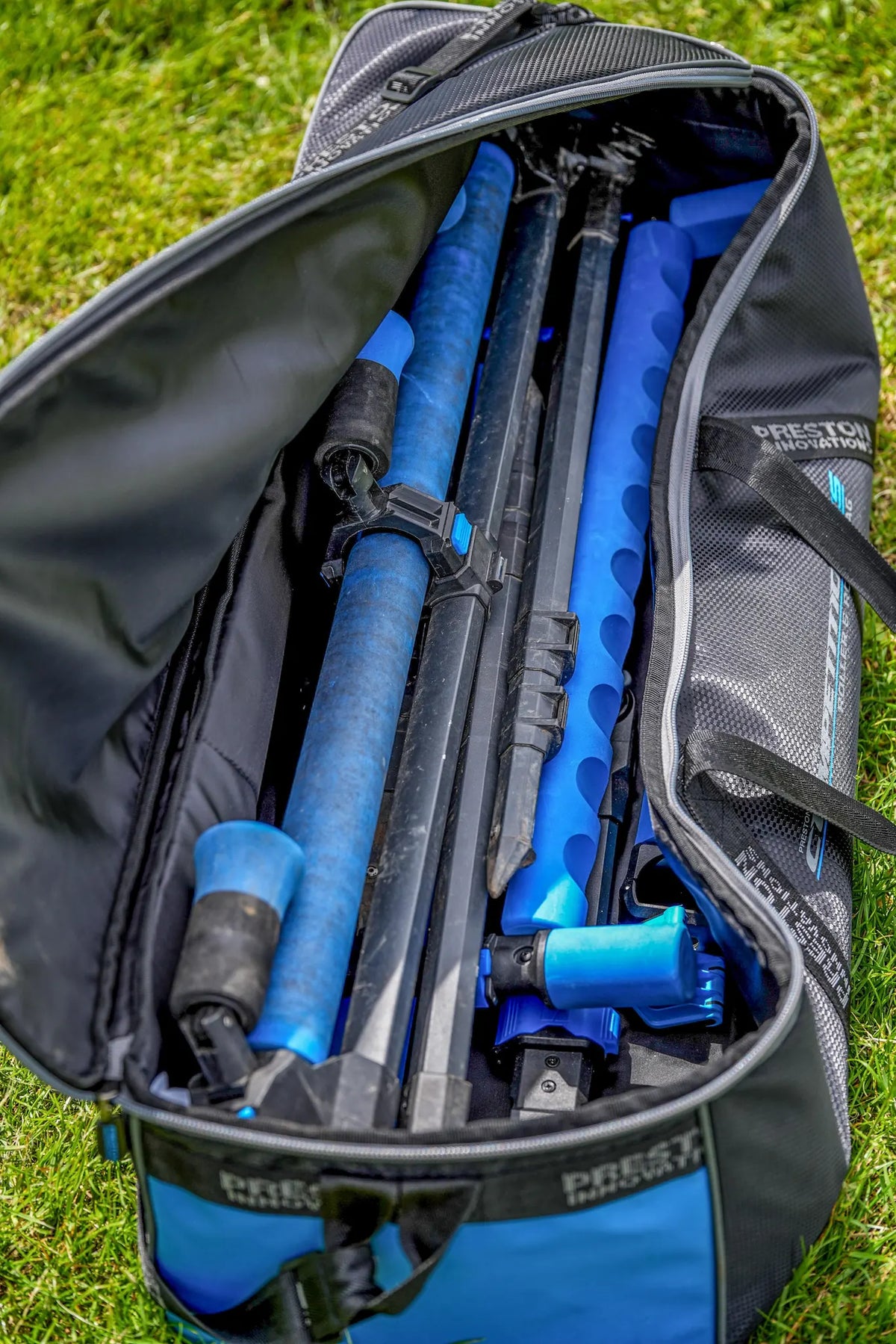 Preston Competition XS Roller & Roost Bag inhoud bovenaanzicht