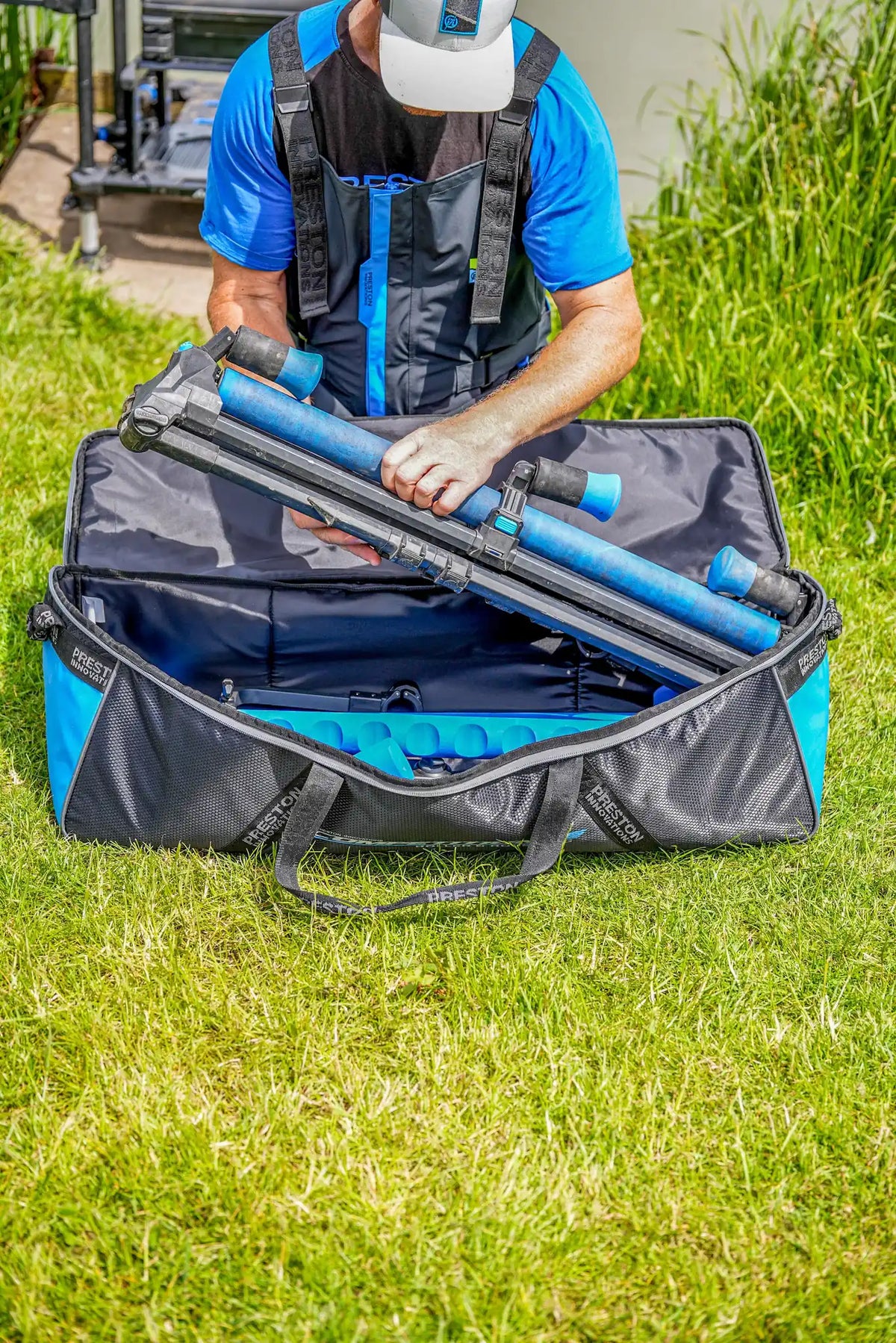 Preston Competition XS Roller & Roost Bag inpakken