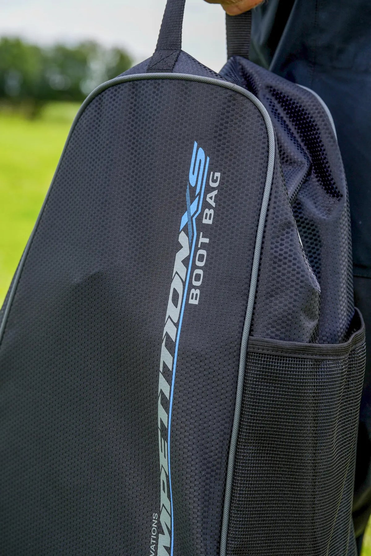 Preston Competition XS Boot Bag detail van het zijlogo