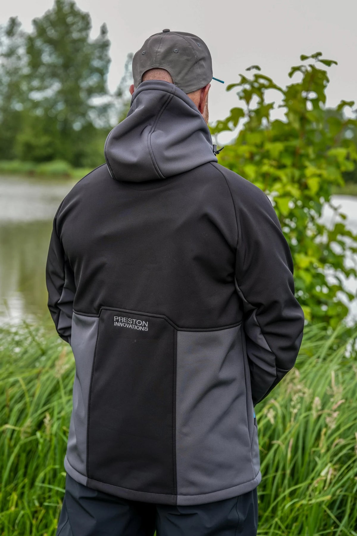 Preston Softshell Jacket achteraanzicht tijdens gebruik