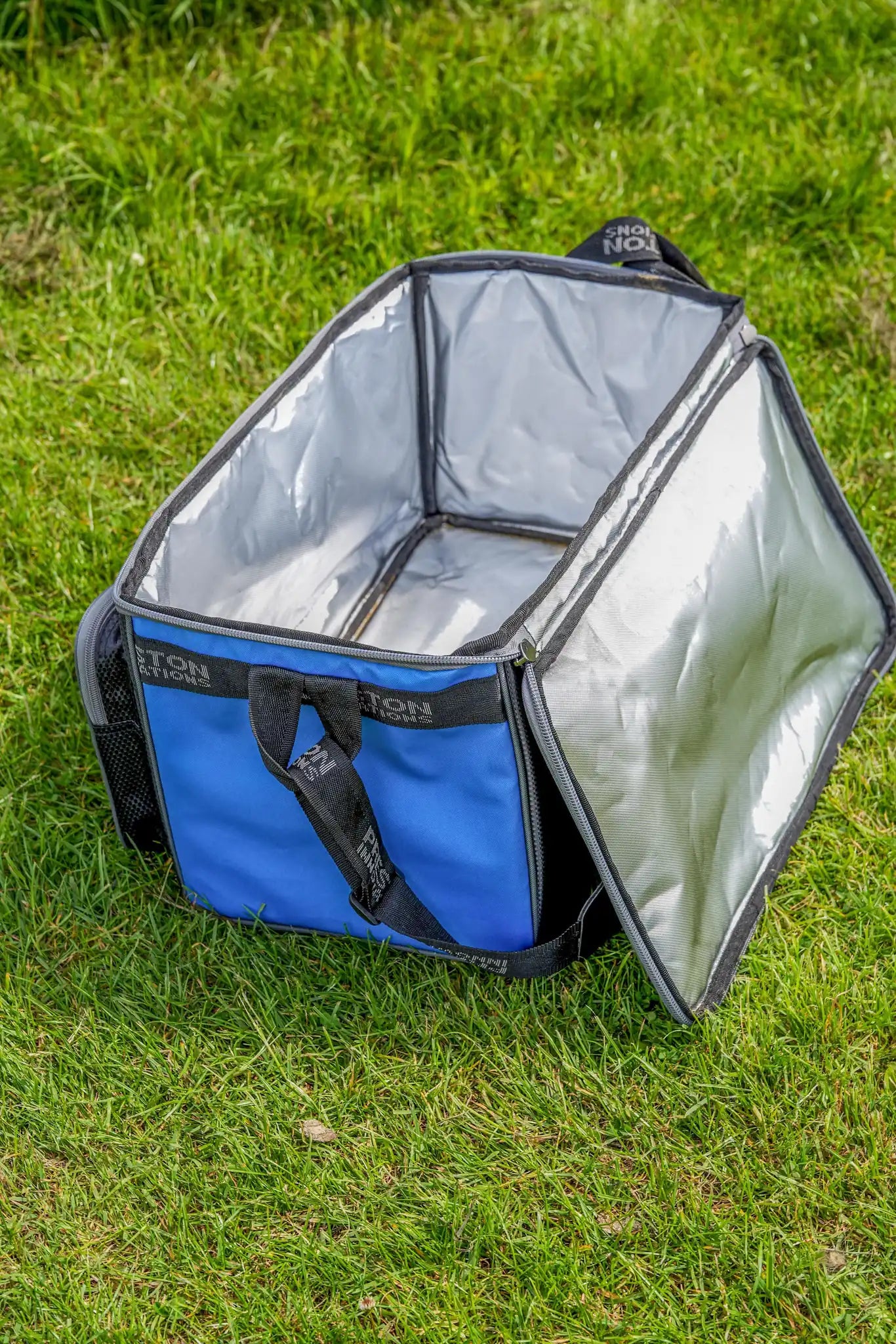 Preston Competition XS Small Bait Bag geopende isolerende voering