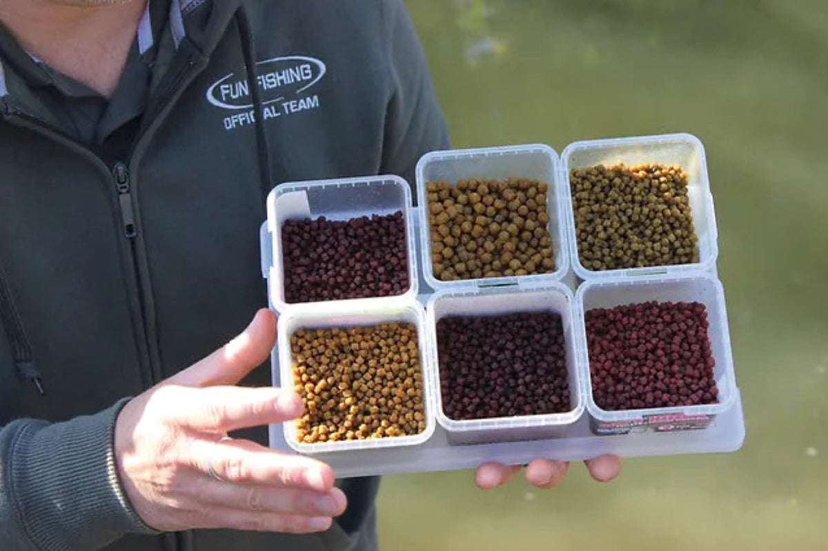 Fun Fishing Soft Hook Pellets assortiment aan de waterkant