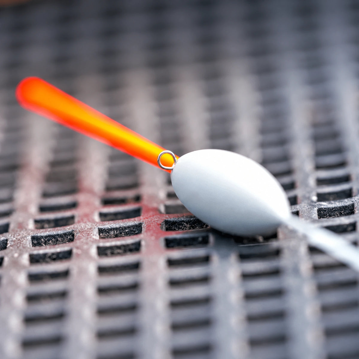 Guru Paste Float detail met oranje antenne en metalen oog