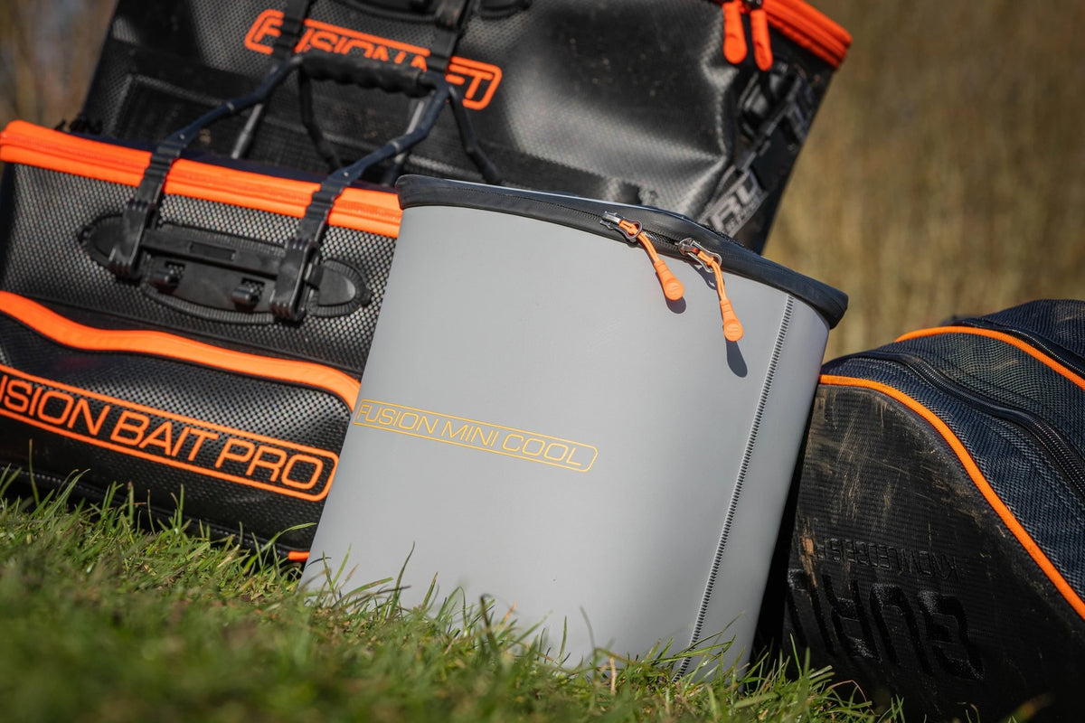 Guru Fusion Mini Cool Bag – koeltas tussen zwart-oranje Fusion-tassen