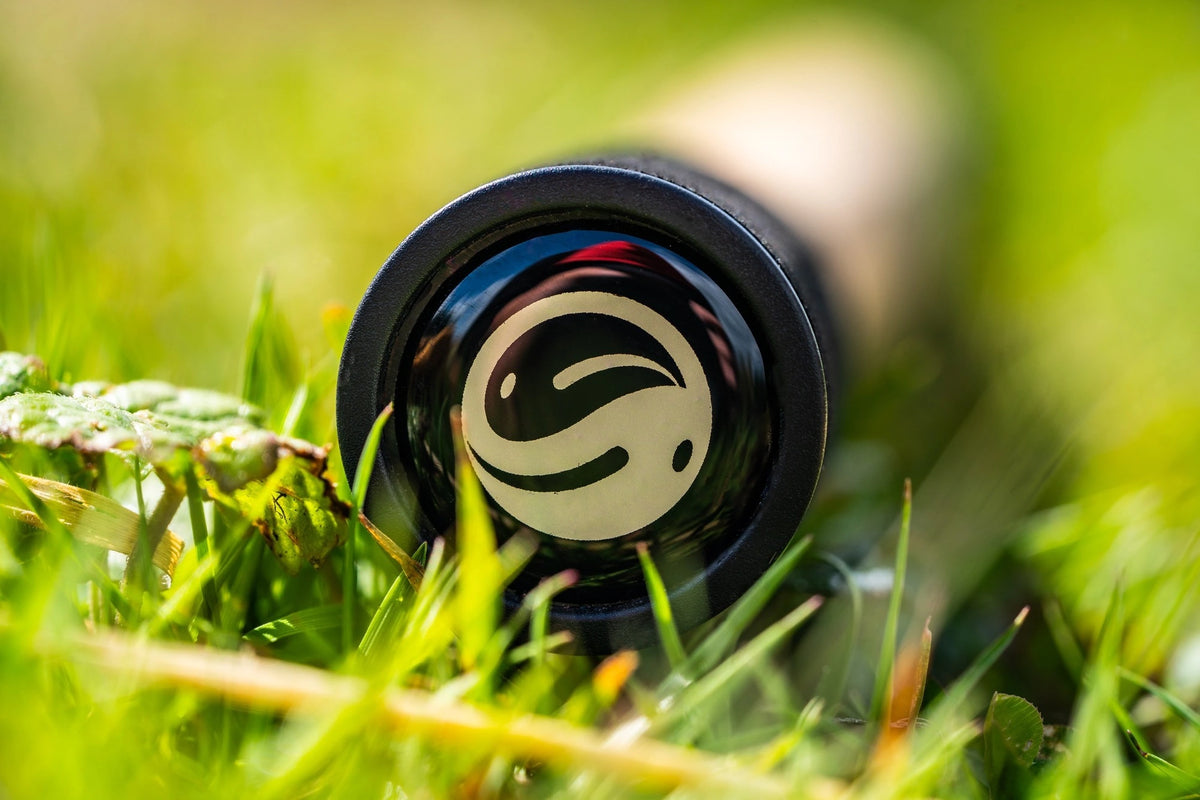 Guru N-Gauge Pro Float – einddop met Guru-embleem in gras