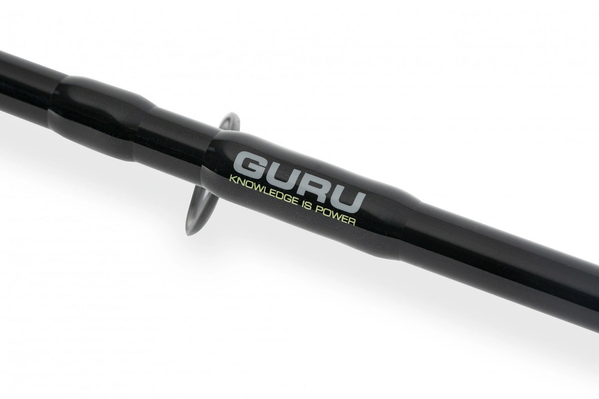 Guru N-Gauge Specimen – detail van Guru- en Knowledge Is Power-opdruk