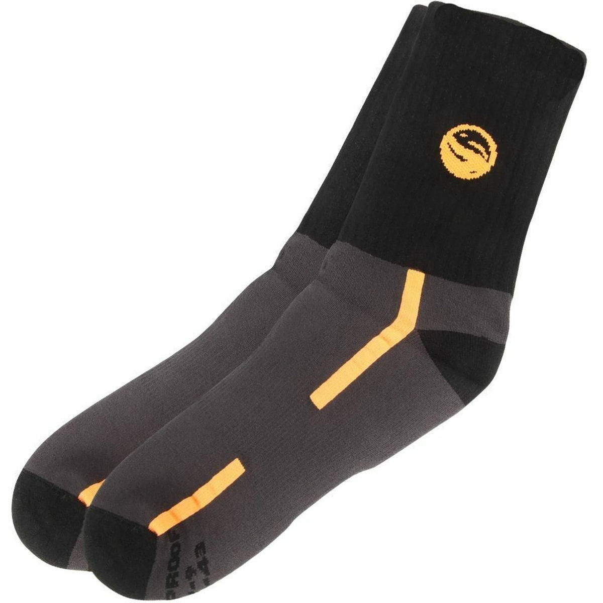 Guru Waterproof Socks, schuin aanzicht van twee zwarte en grijze sokken met gele accenten