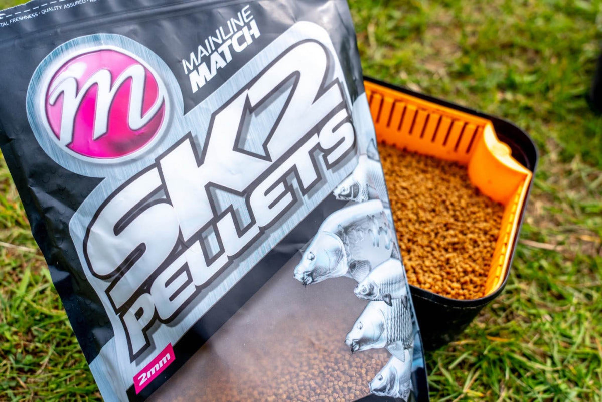 Mainline SK2 Pellets 2mm verpakking met gevulde voerbak