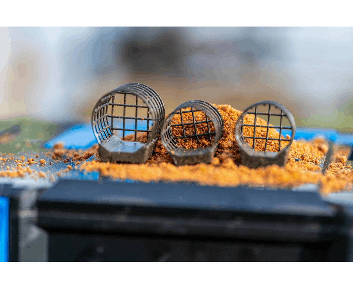 Preston Flow Mesh Feeders op aasplateau