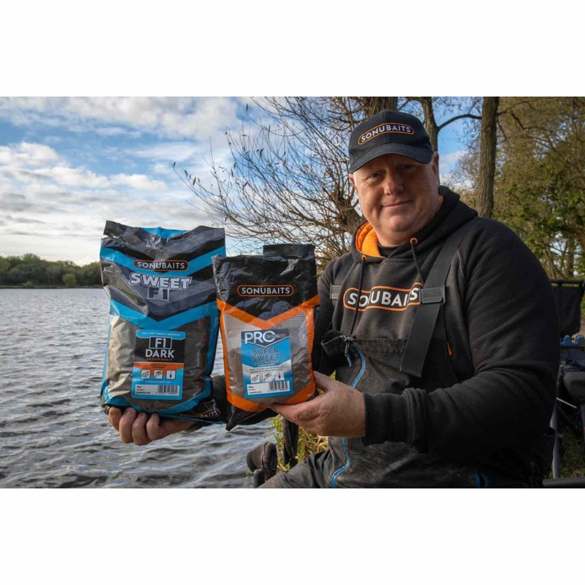 Sonubaits Pro Range Super Sweet 900g met visser aan het water