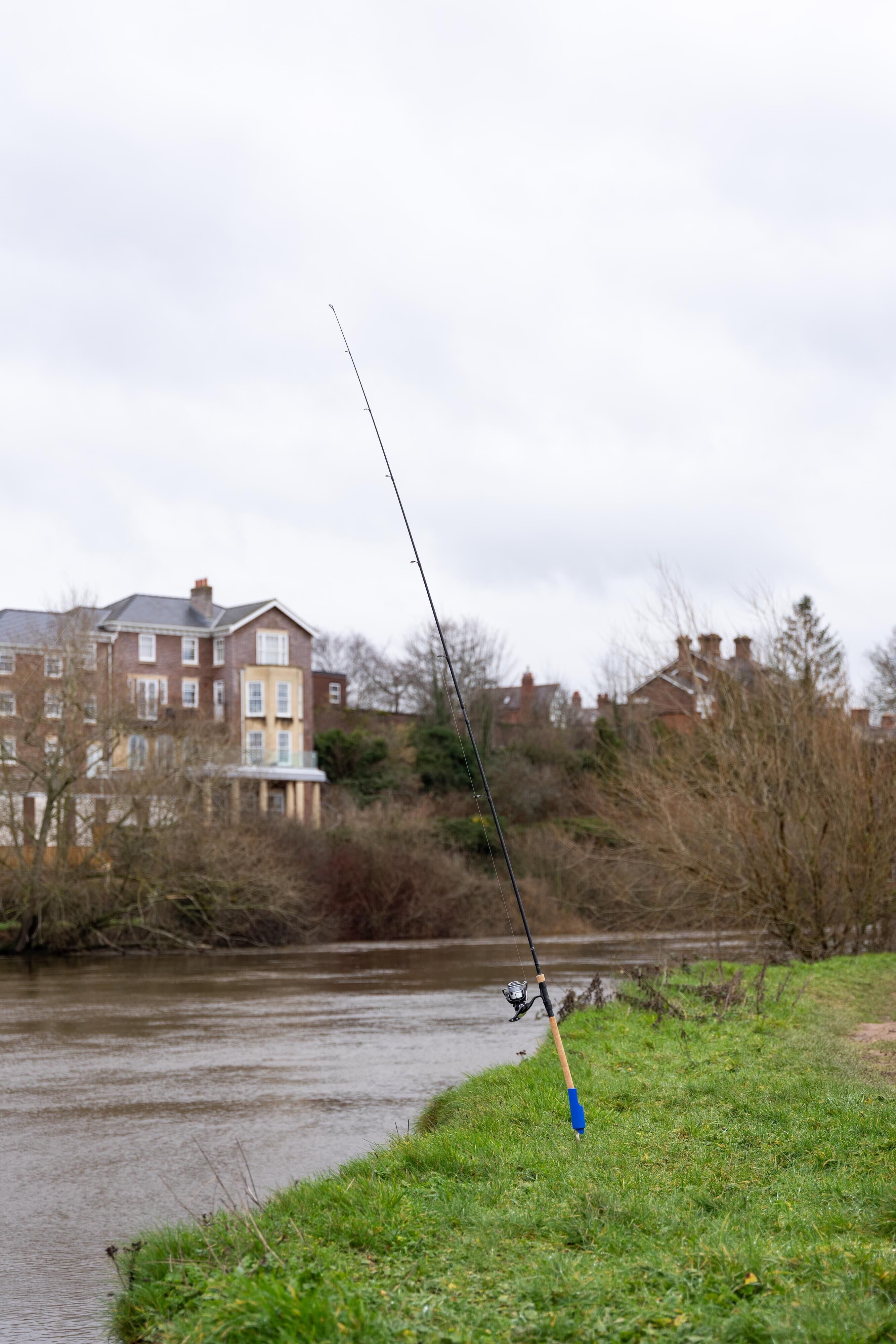 Z0940017-Zebco-Folding-Rod-Holder-40mm