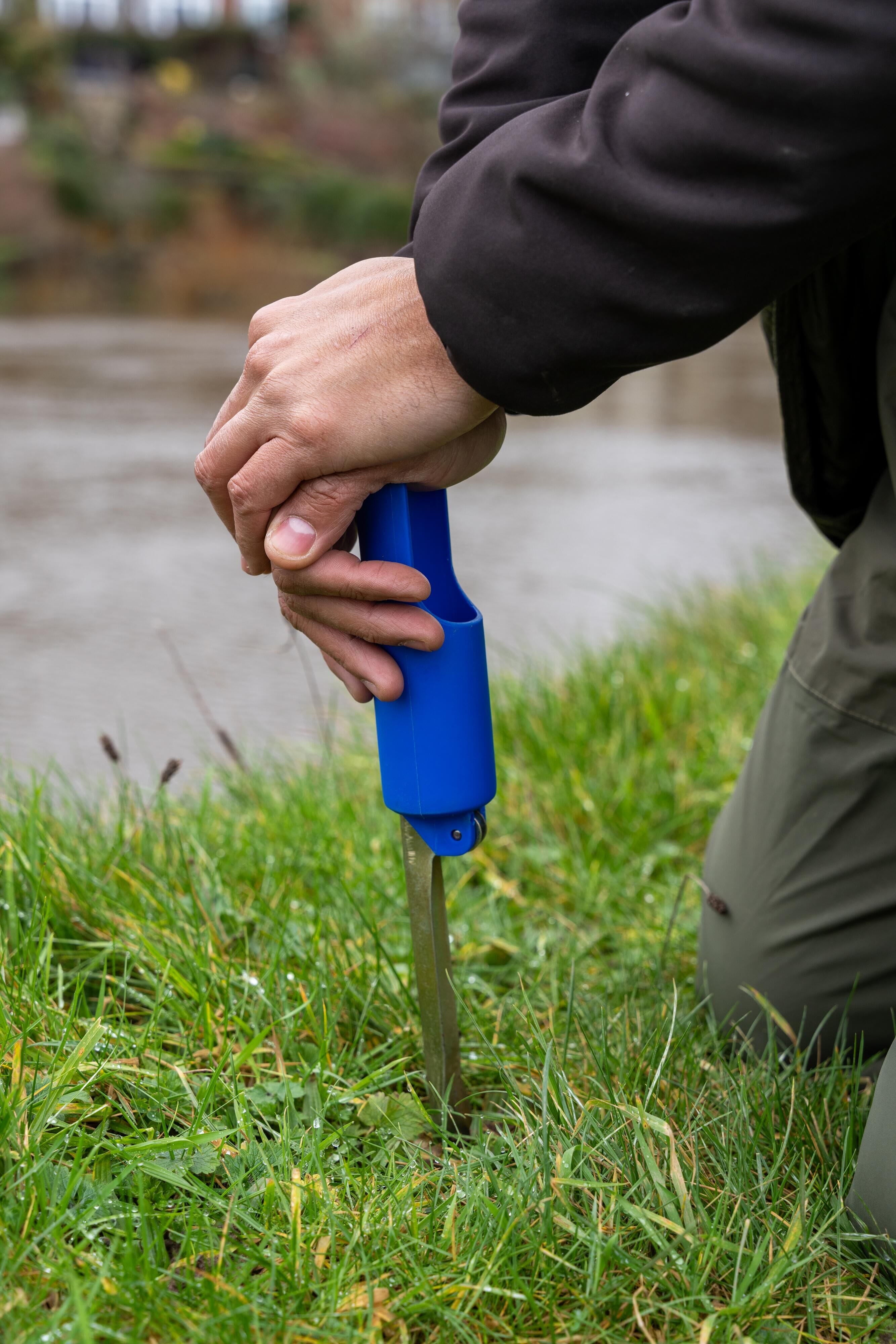 Z0940017-Zebco-Folding-Rod-Holder-40mm