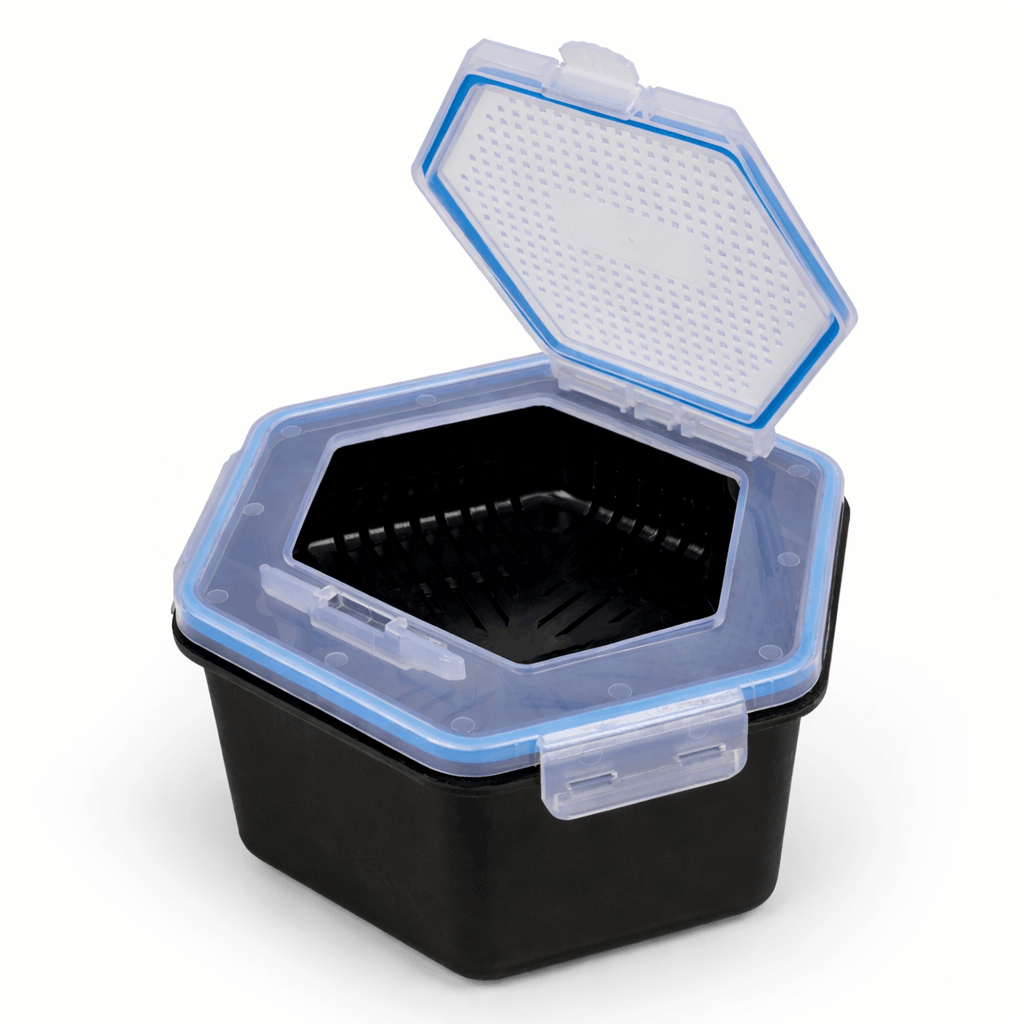 Zebco-Secure-lock-bait-box-and-Sieve-2L
