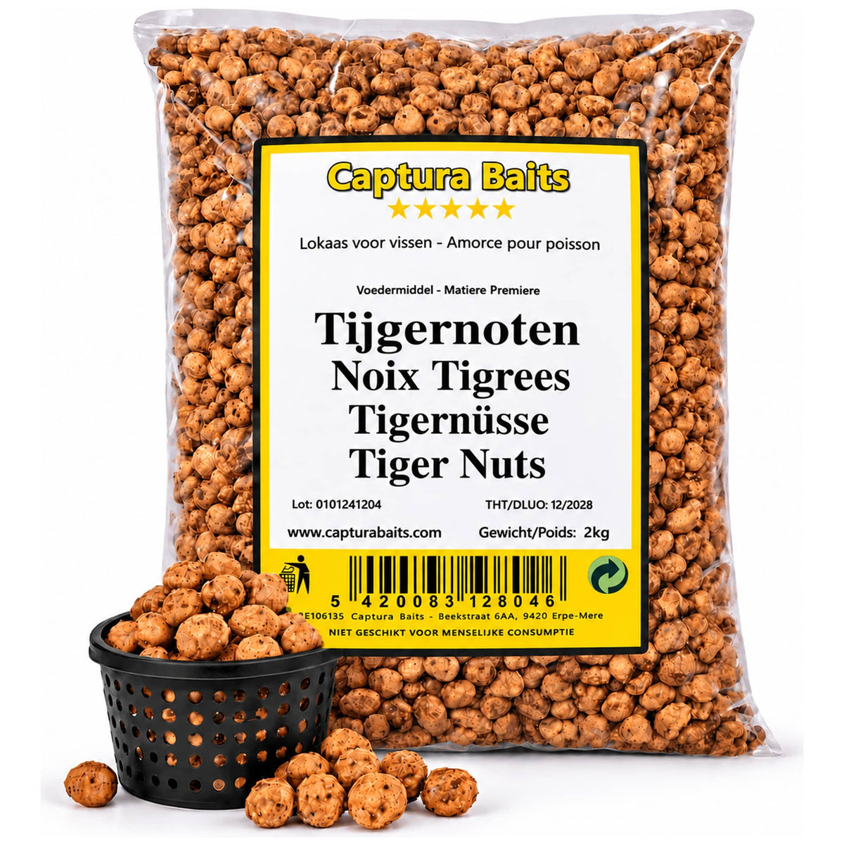 Zak Captura Baits tijgernoten 2kg met geel etiket, een gevuld zwart geperforeerd potje en losse tijgernoten ervoor.