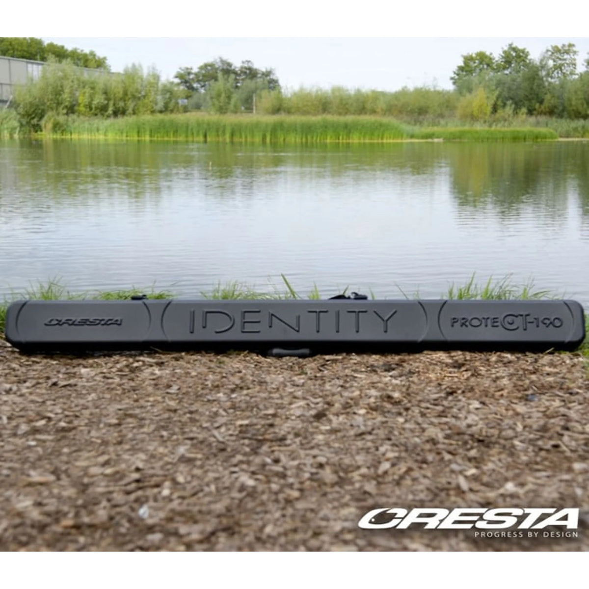 Cresta Identity Protect Case 190 hardcase horizontaal op de oever