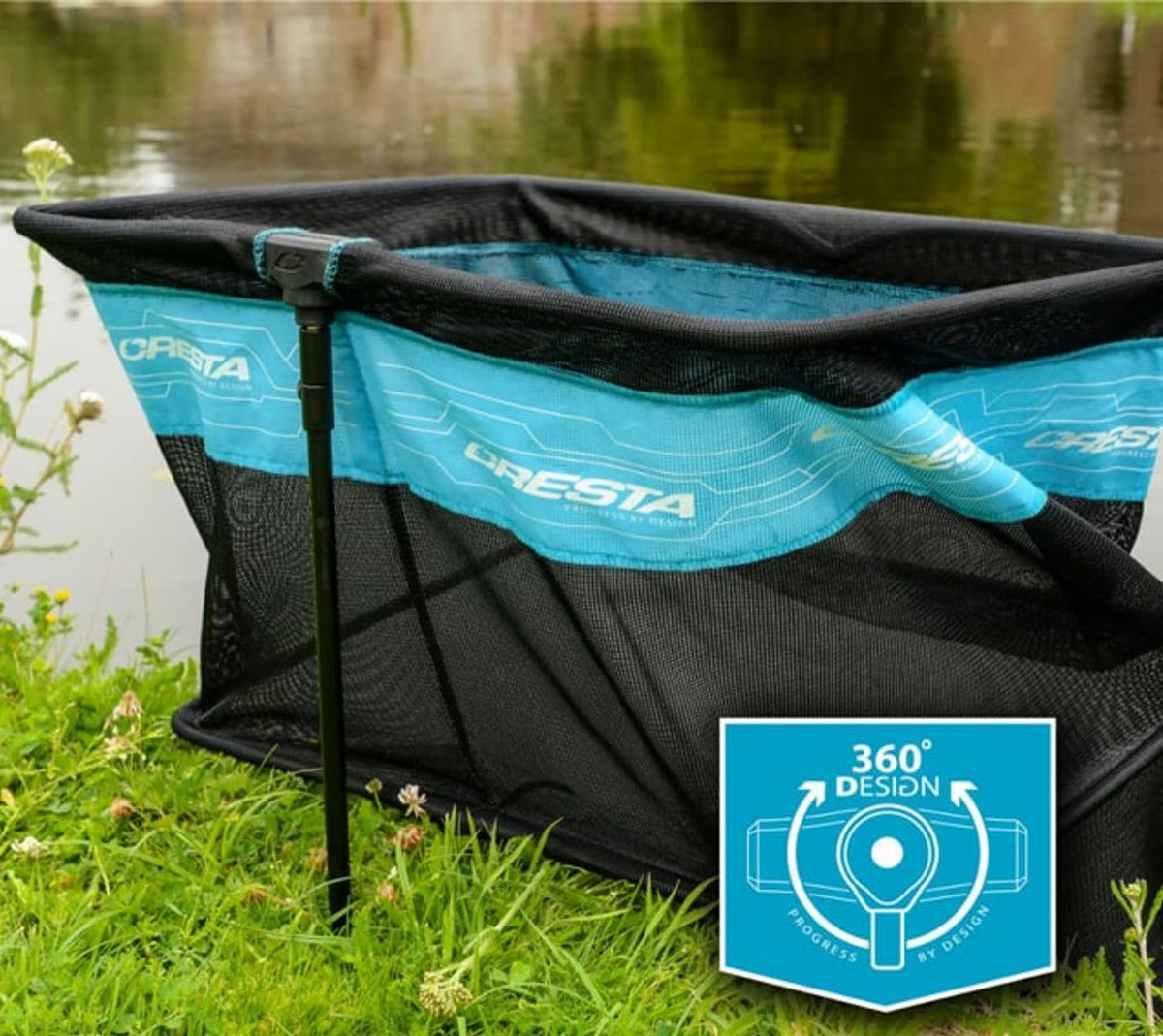 Cresta Soft Carp Margin Keepnet – blauwe kraag en rechthoekige rand aan de graskant