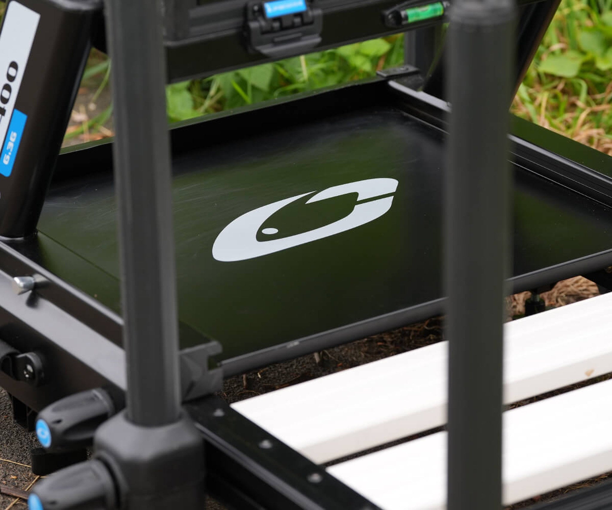 Cresta Solith C400 Pro Seatbox detail van de stevige onderste opbergplaat