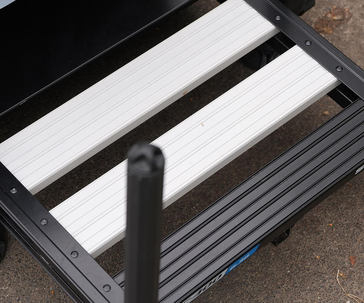 Cresta Solith C400 Pro Seatbox detail van het verstelbare voetplateau