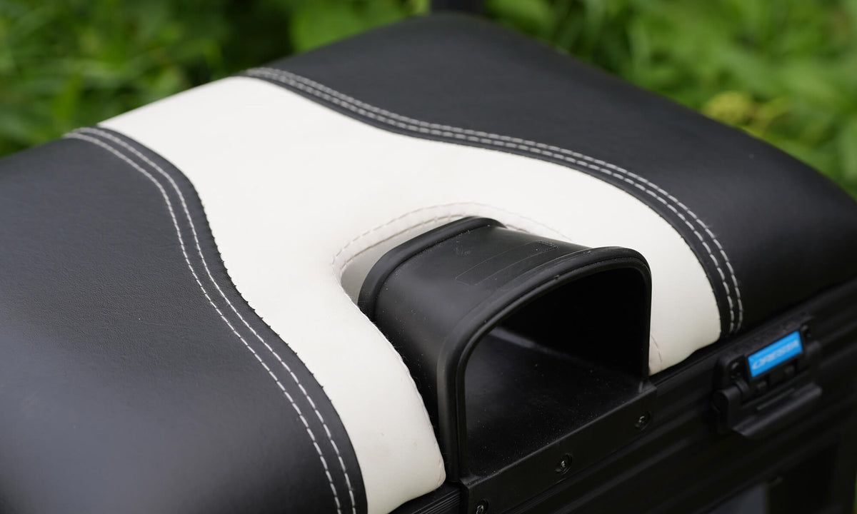 Cresta Solith C400 Pro Seatbox detail van het gevoerde zitkussen