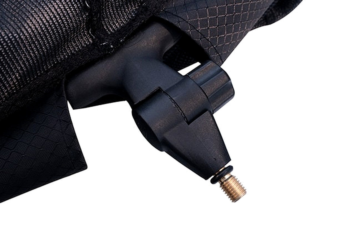 Drennan Compact Carp Keepnet 2m leefnet detail van de scharnierende schroefbevestiging