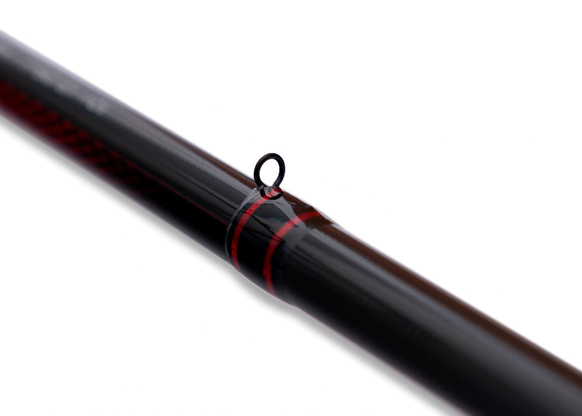 Drennan Red Range Carp Float – haakhouder op de zwarte blank met rode wikkelingen