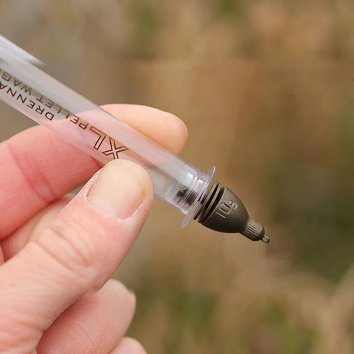 Drennan XL Pellet Waggler verzwaarde voet in de hand