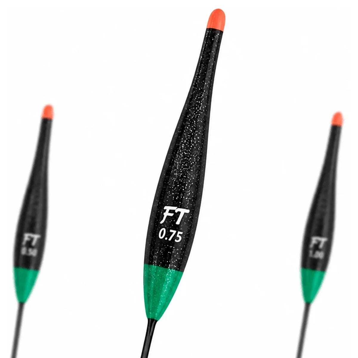Drie zwart-groene Fishing Things FT17 dobbers met oranje tip, middelste met opdruk 0.75