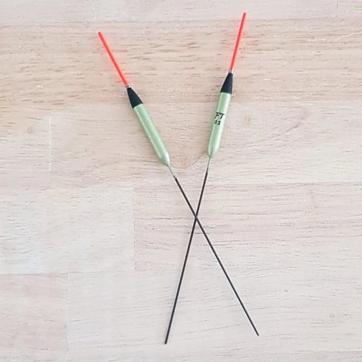 Twee Fishing Things FT18 dobbers met rode antenne