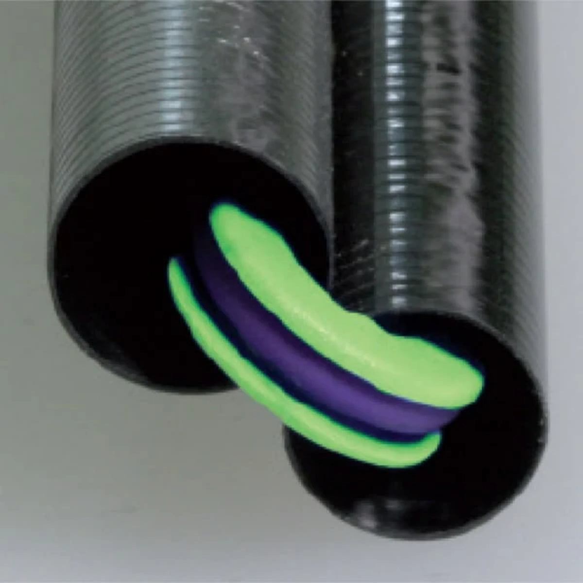 Fun Fishing Elastic Protector gemonteerd tussen twee hengeldelen