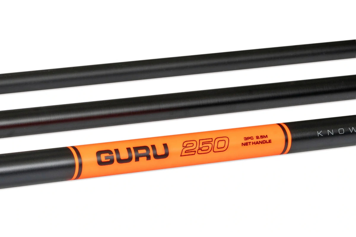 Guru 2,5 m Net Handle / 50 cm Net Combo – detail van drie telescopische steelsegmenten met Guru 250-opdruk