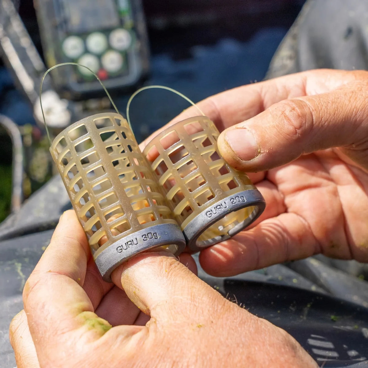 Guru Bait Up X-Change Feeder Caged – voerkorven in de hand